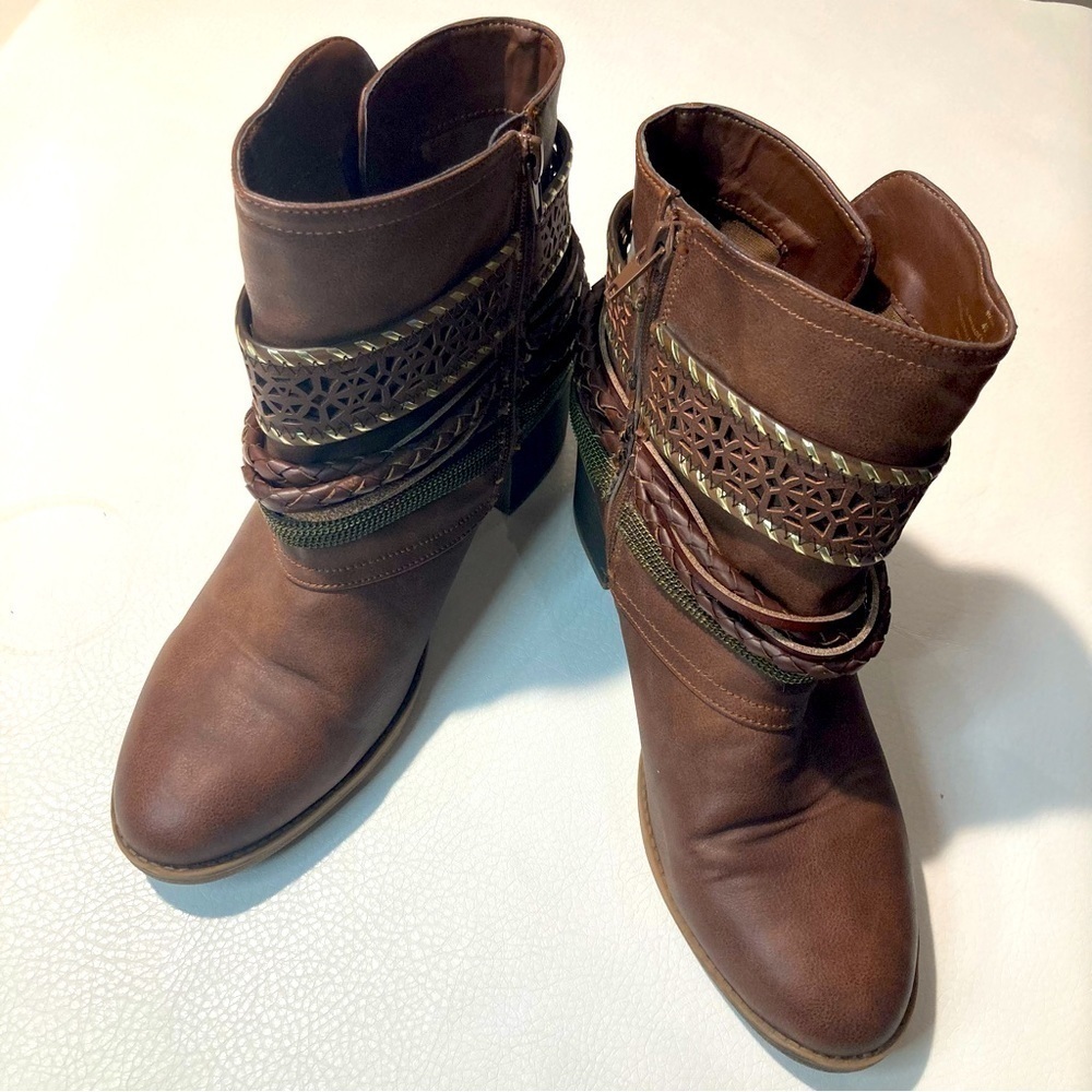 SOFTMOC Sz 40 2” Heel Highly Embellished Western Inspired Zip Up Ankle Booties
